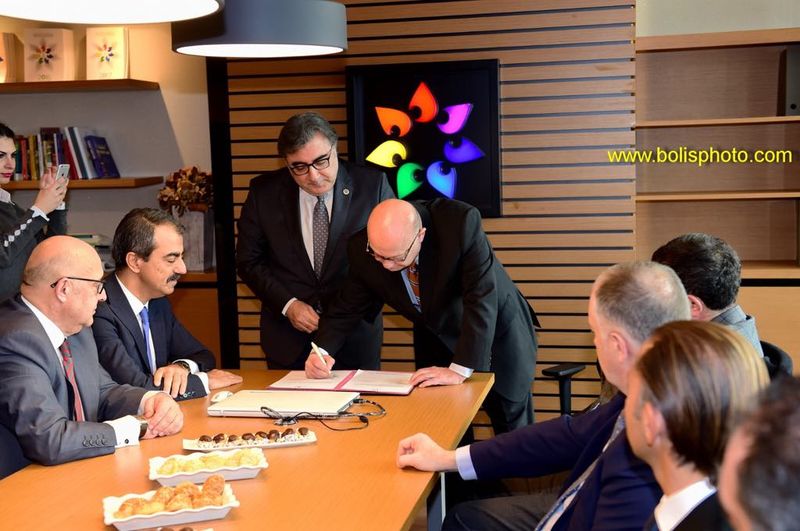 Παράδοση Θέσης Εκπροσώπου Μειονοτικών Ευαγών Ιδρυμάτων (Βακουφίων) από τον κ.Toros Alcan στον κ. Moris Levi